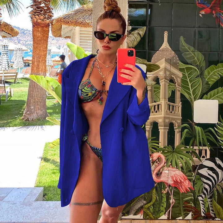 Casual oversized blazer for women with a modern cut and chic elegant details