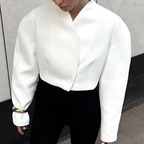 Cropped jacket for women with elegant V-neckline and puff sleeves Lune London