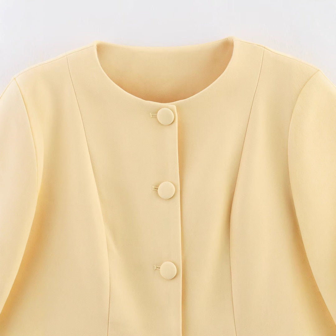 Elegant blazer jacket for women with structured design and practical pockets Lune London