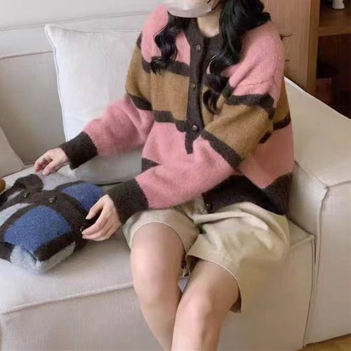 Cardigan en maille confortable pour femmes avec motif rayé à la mode et fermeture à boutons Chic & Stil