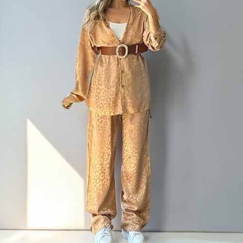 Pantalon élégant pour femmes avec fermeture à boutons sur le devant et jambes larges Chic & Stil