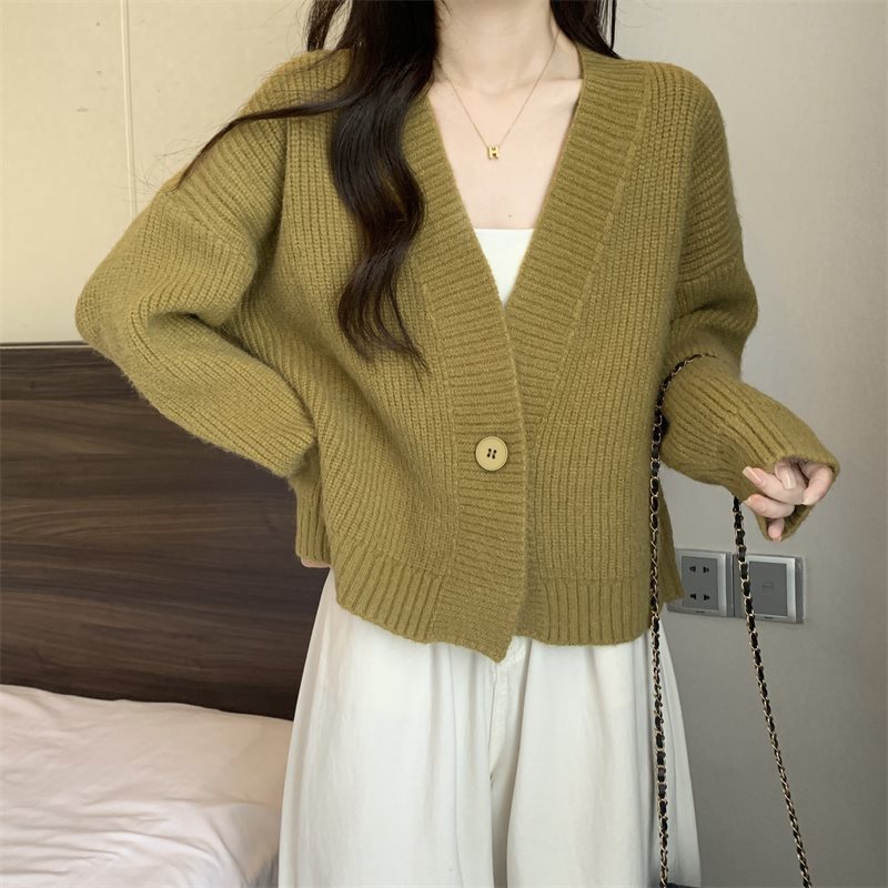 Cardigan féminin ample avec décolleté en V et grands boutons Chic & Stil