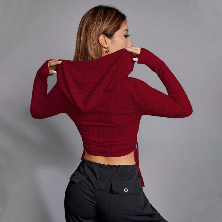 Haut court pour femme avec manches longues et motif en relief élégant Chic & Stil