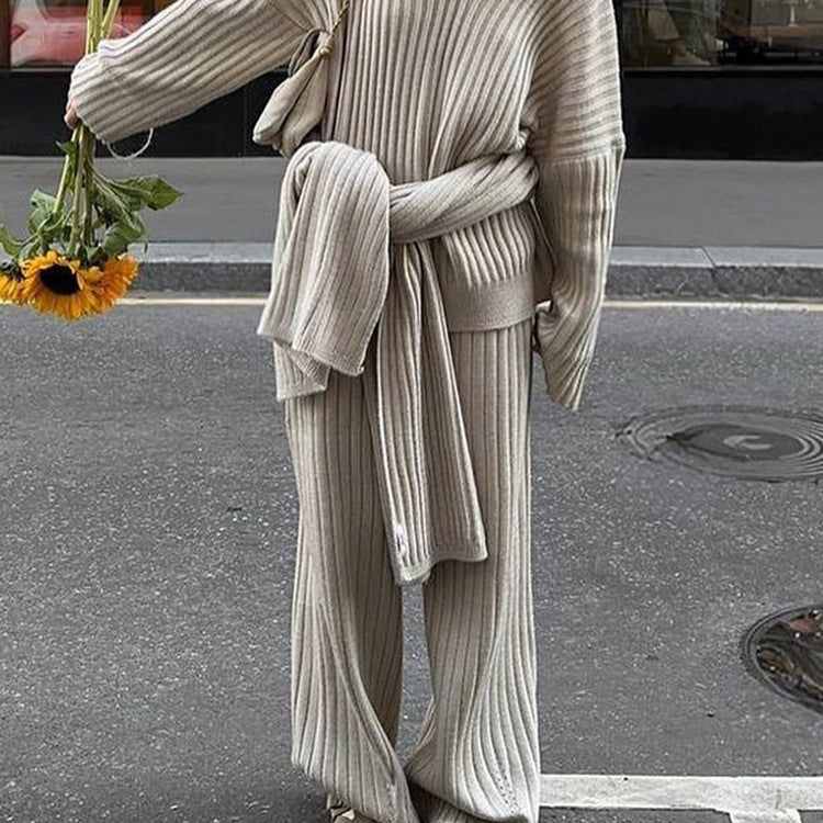 Complete knitted sweater for women with a relaxed and modern cut Lune London