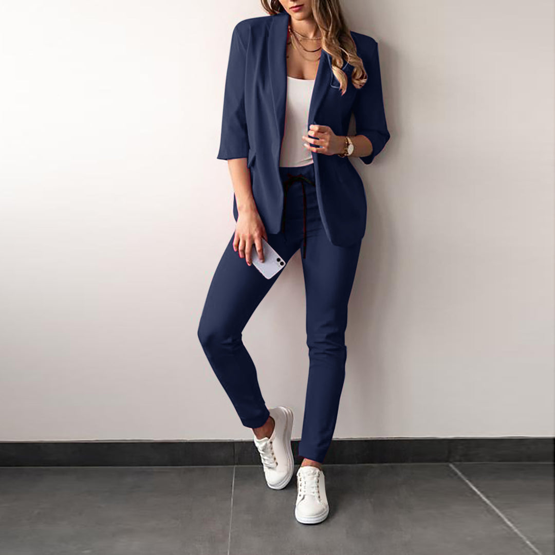 Elegant and modern suit set for women with fitted blazer and slim pants Lune London