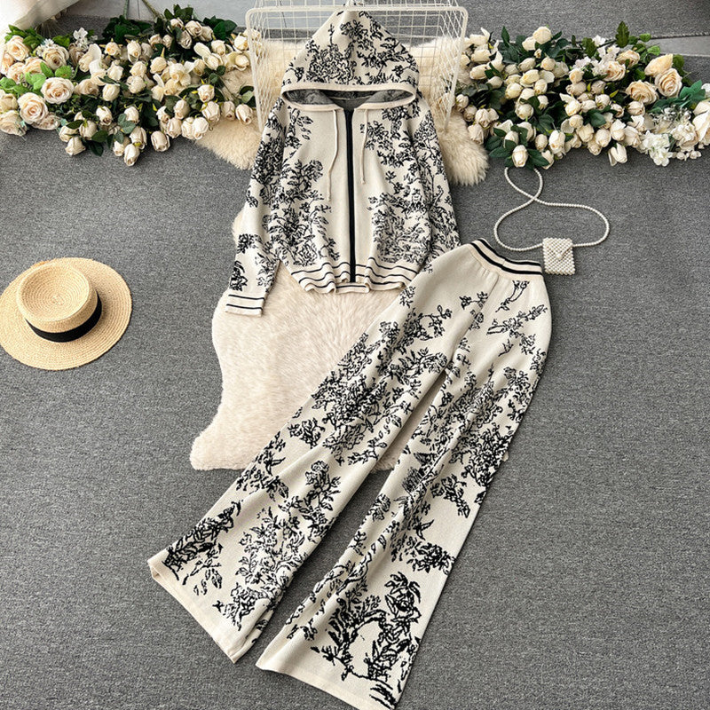 Fashion leisure set for women with hoodie and floral pattern Lune London