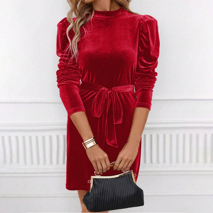 Robe mini en velours élégante pour femmes avec ceinture à nœud et manches bouffantes sophistiquées Chic & Stil
