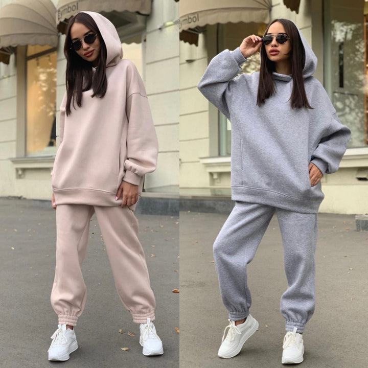 Ensemble de sweat à capuche sportif et de pantalon de jogging Chic & Stil pour femmes