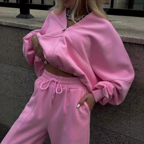 Trendy cropped sports set for women with a loose top and chic elastic pants.