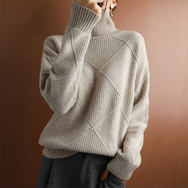 Trendy women's turtleneck sweater with a structured look Lune London