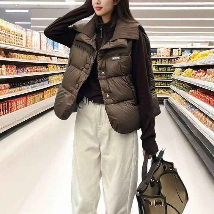 Gilet à la mode pour femmes avec capuche et détails de boutons Chic & Stil