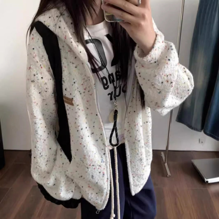 Quilted jacket for women with convenient zip and side pockets Lune London