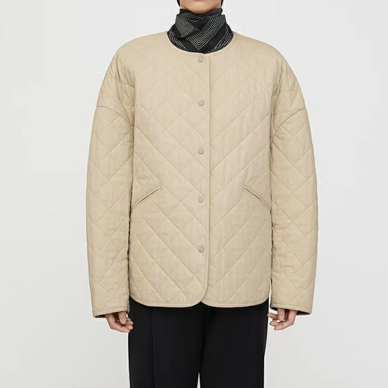 Quilted transitional jacket for women with practical pockets and round collar Lune London