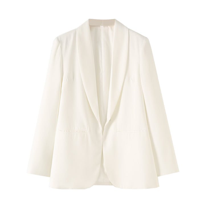 Elegant blazer jacket for women with a modern cut and structured pockets Lune London