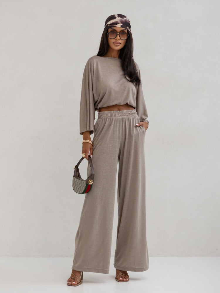 Casual lounge set for women with a loose fit and comfortable fabric Lune London