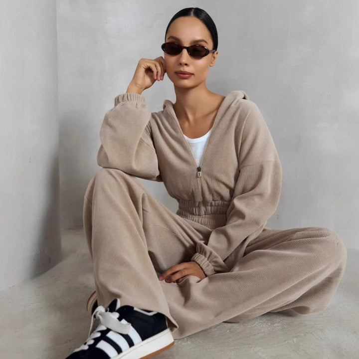 Ladies cropped sport top with zipper and loose fit Lune London