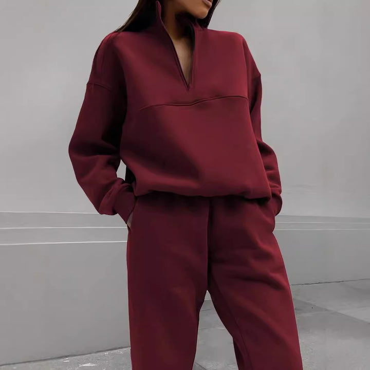 Chic and Style women's sports and leisure set with high collar and zipper