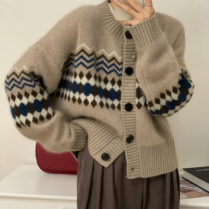 Cardigan féminin à la mode avec motif jacquard saisissant Chic & Stil