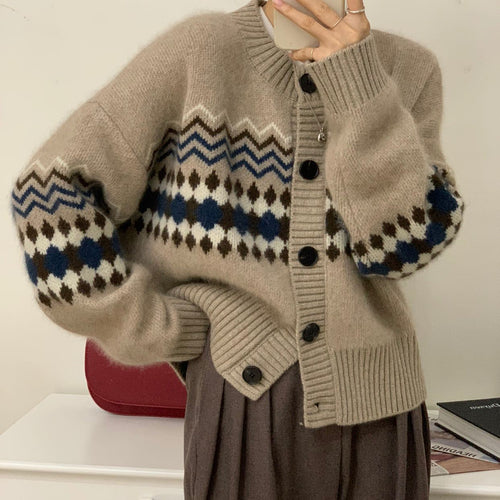 Cardigan en tricot confortable pour femmes avec des motifs ornementaux Chic & Stil