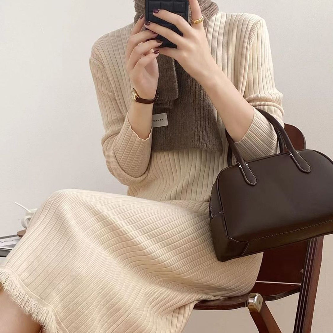 Robe tricotée pour femme avec col haut et décoration à franges tendance Chic & Stil