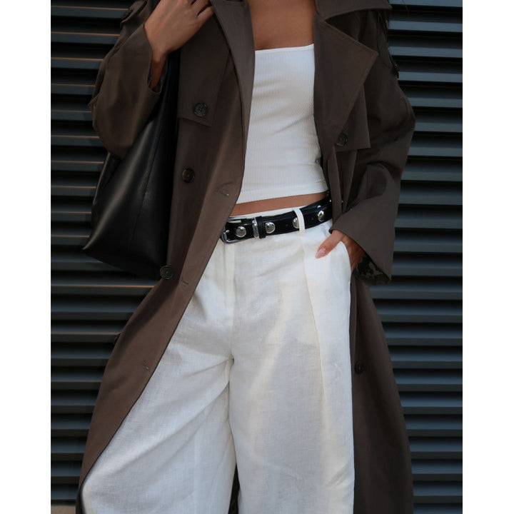 Elegant trench coat for women with modern details and a slim silhouette Lune London