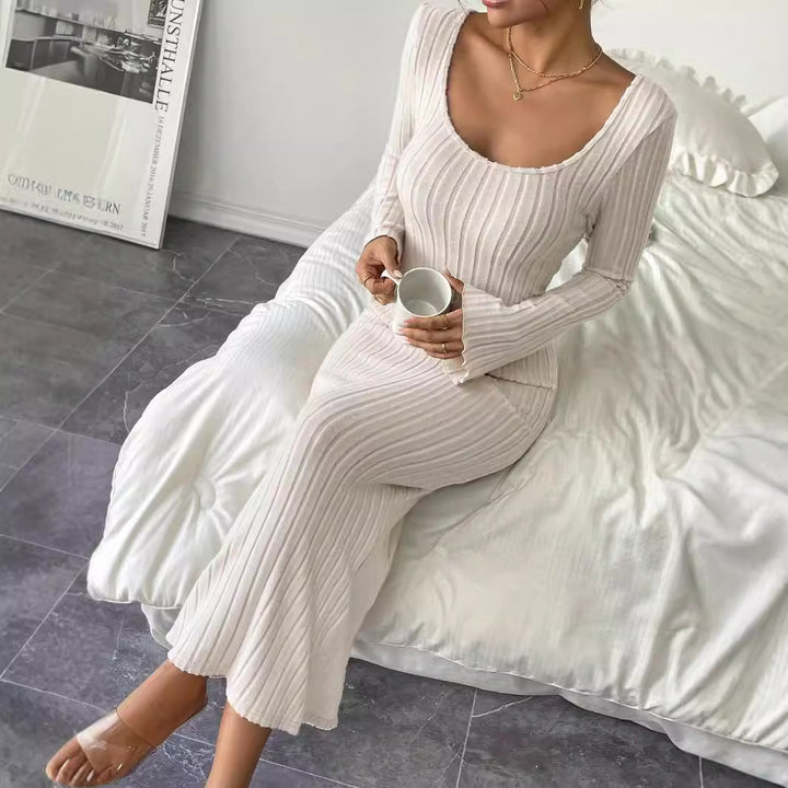 Robe tricot à manches longues pour femmes avec silhouette ajustée et décolleté rond élégant Chic & Stil