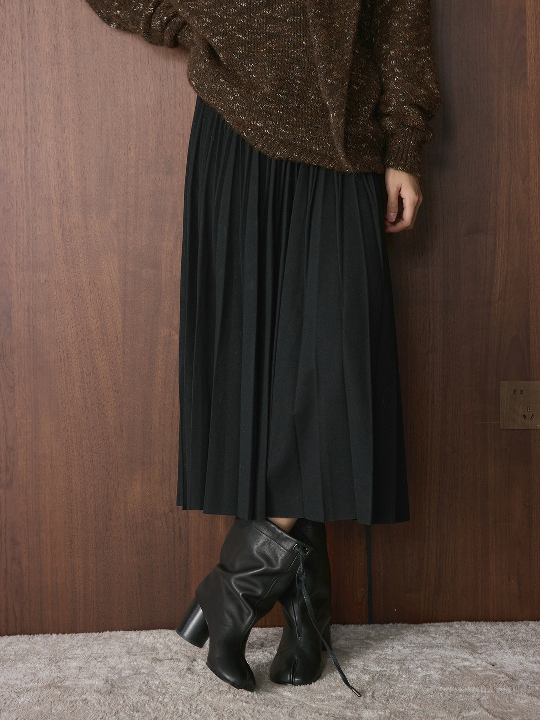 Women's Pleated Midi Skirt made of flowing twill with fine knife pleats Amarae