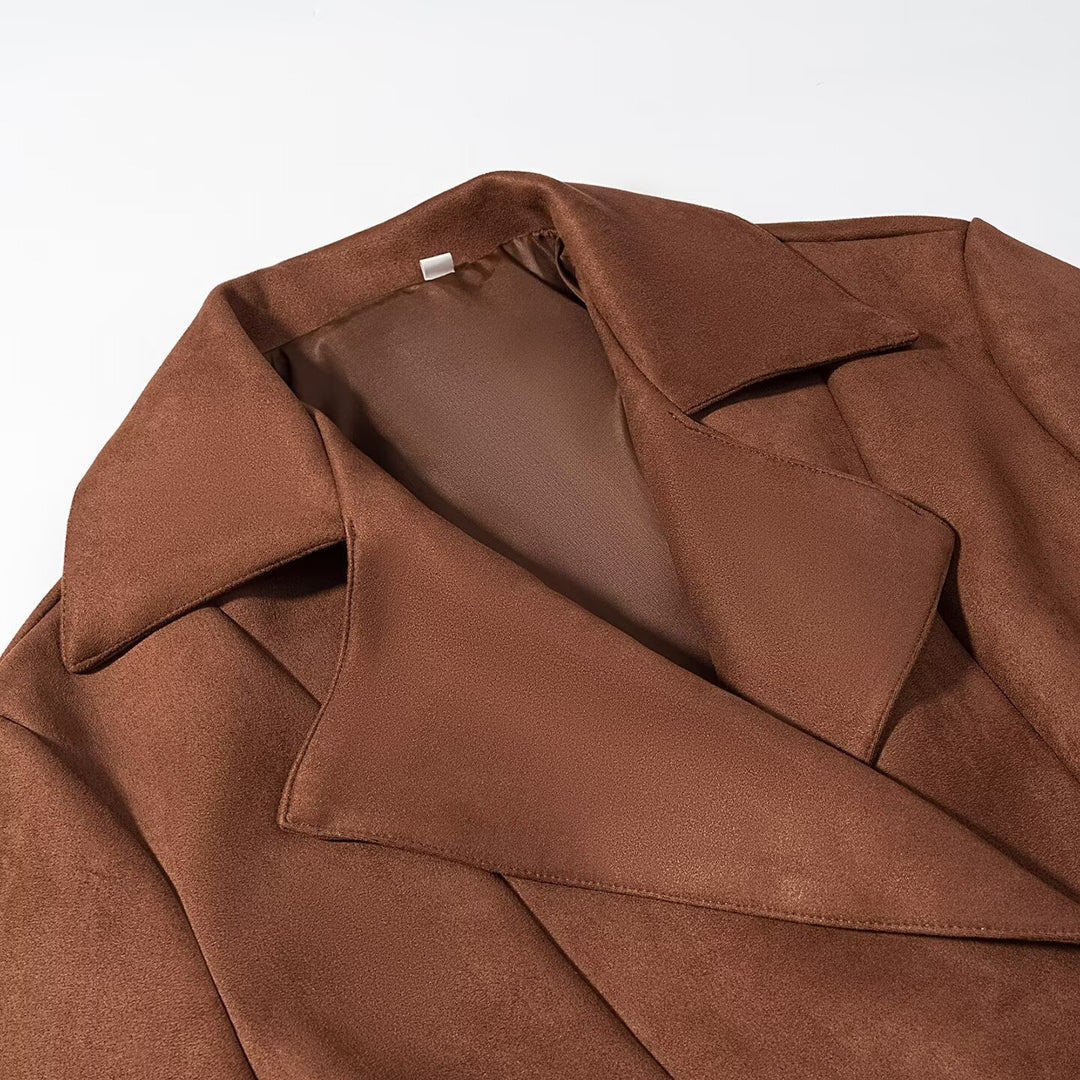 Veste en daim élégante pour femmes avec ceinture et coupe ajustée Chic & Stil