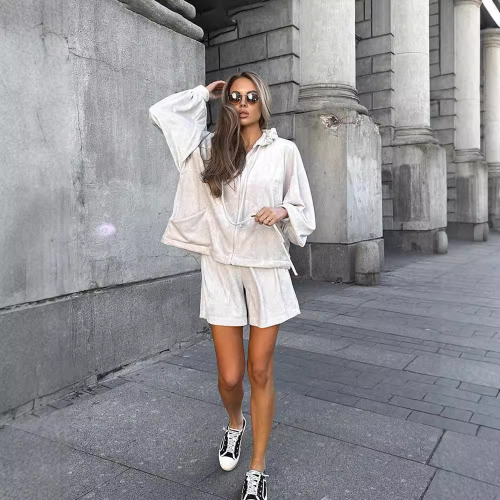 Women's sporty hoodie set with cozy fabric and practical pockets Lune London