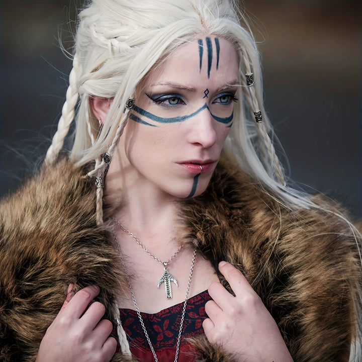 Women's shoulder collar made of faux fur with leather straps and metal fittings Amarae