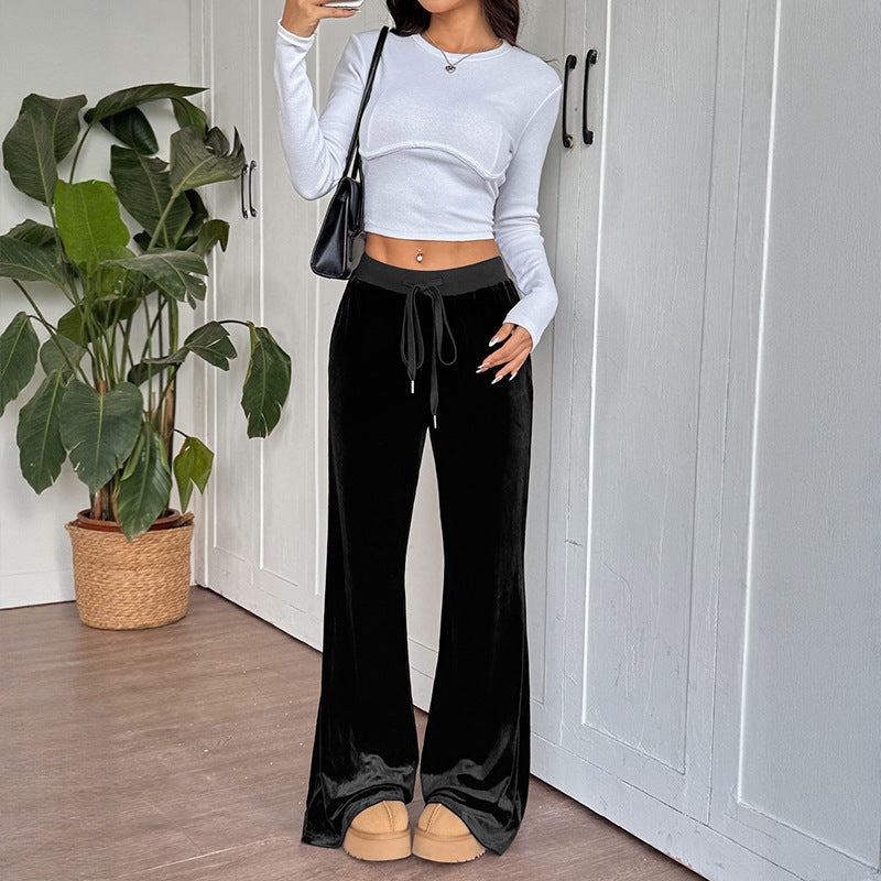 Women’s lounge pants cut comfortably in soft velvet Lune London