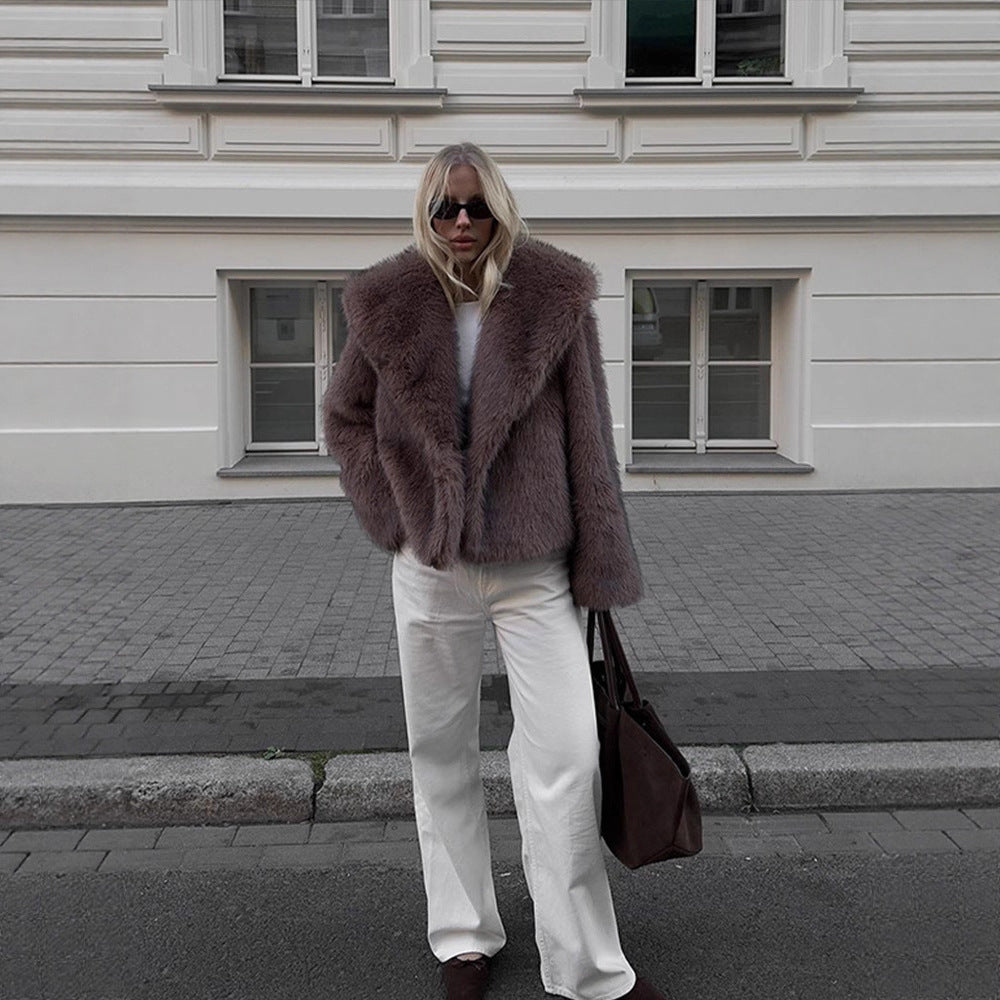 Ladies short jacket made of faux fur in a boxy fit with voluminous shawl collar Amarae