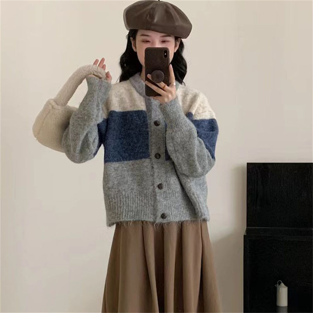 Cardigan en tricot épais pour femmes avec fermeture à boutons et design tendance en bloc de couleur Chic & Stil