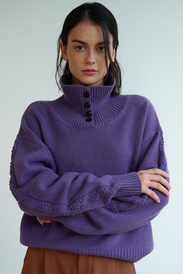 Pull à col roulé à la mode pour femmes avec détails de boutons Chic & Stil