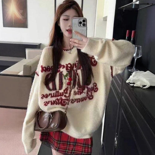 Pull féminin confortable avec lettering ludique et coupe décontractée Chic & Stil