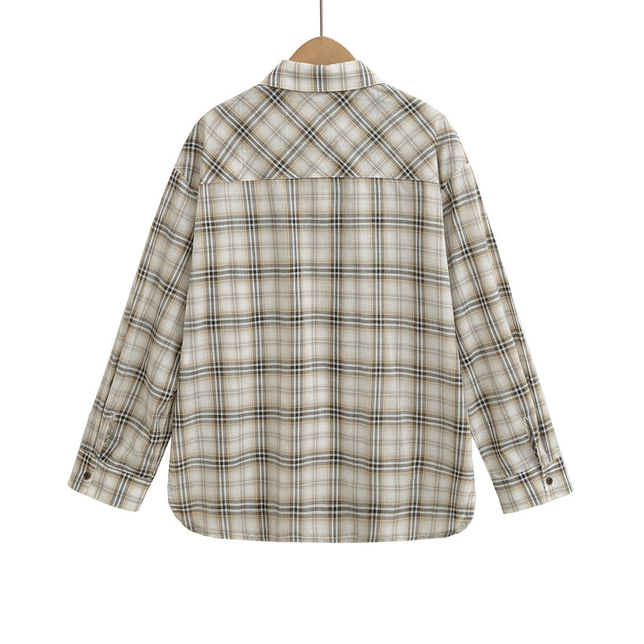 Casual plaid shirt for women with an oversized fit and practical chest pocket Lune London
