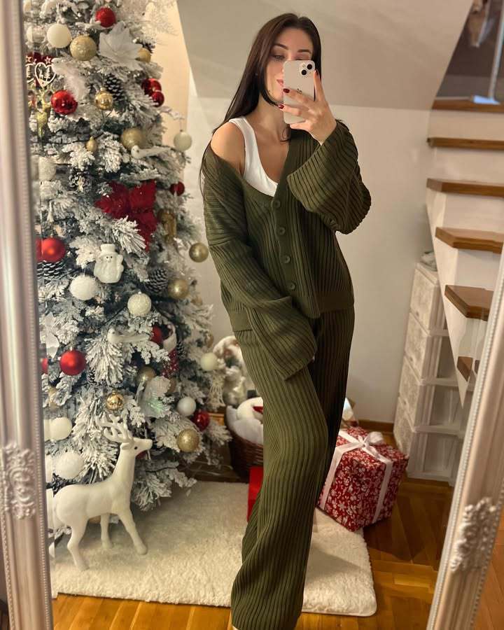 Women's knit loungewear set with a modern fit and comfortable V-neck Lune London
