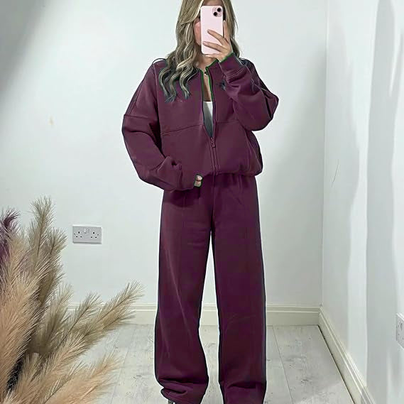 Women's sporty loungewear set with relaxed fit and comfortable materials Lune London