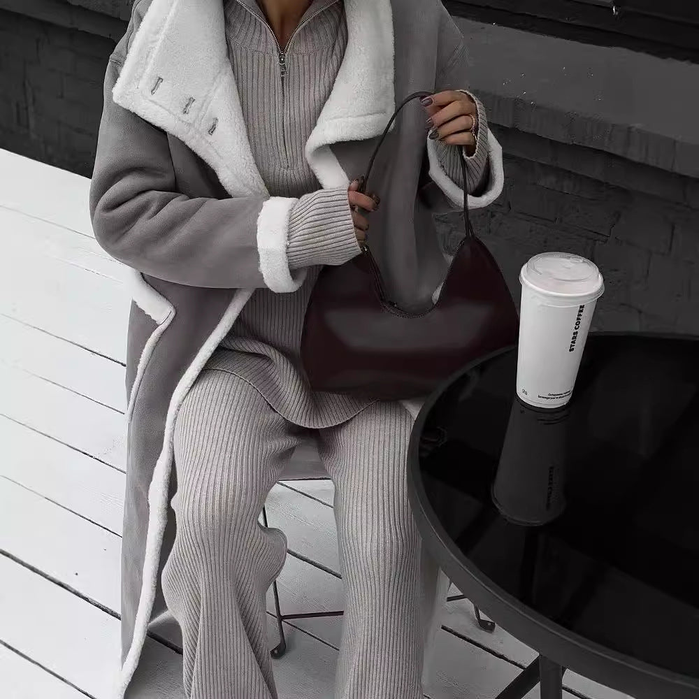 Ladies elegant and warm fleece coat with oversized cut and stylish button placket