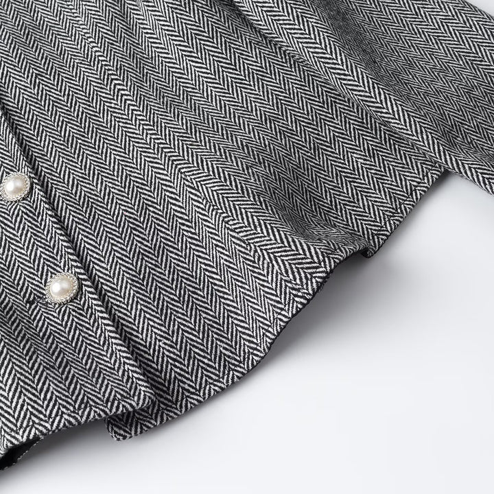 Women's short blazer with herringbone pattern, square neckline and decorative buttons Amarae
