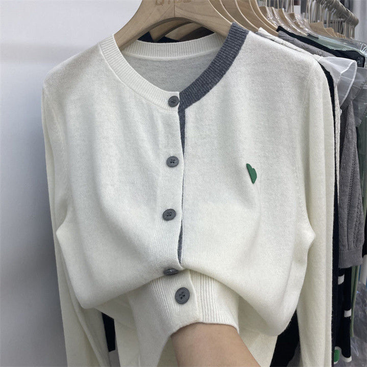 Gilet fin en maille pour femmes avec appliqué en forme de cœur Chic & Stil