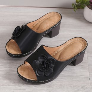 Comfortable sandals for women with chic flower design