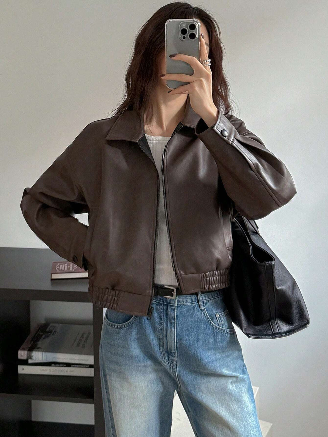 Synthetic leather jacket for women with a sporty and elegant look with an elastic waist Lune London