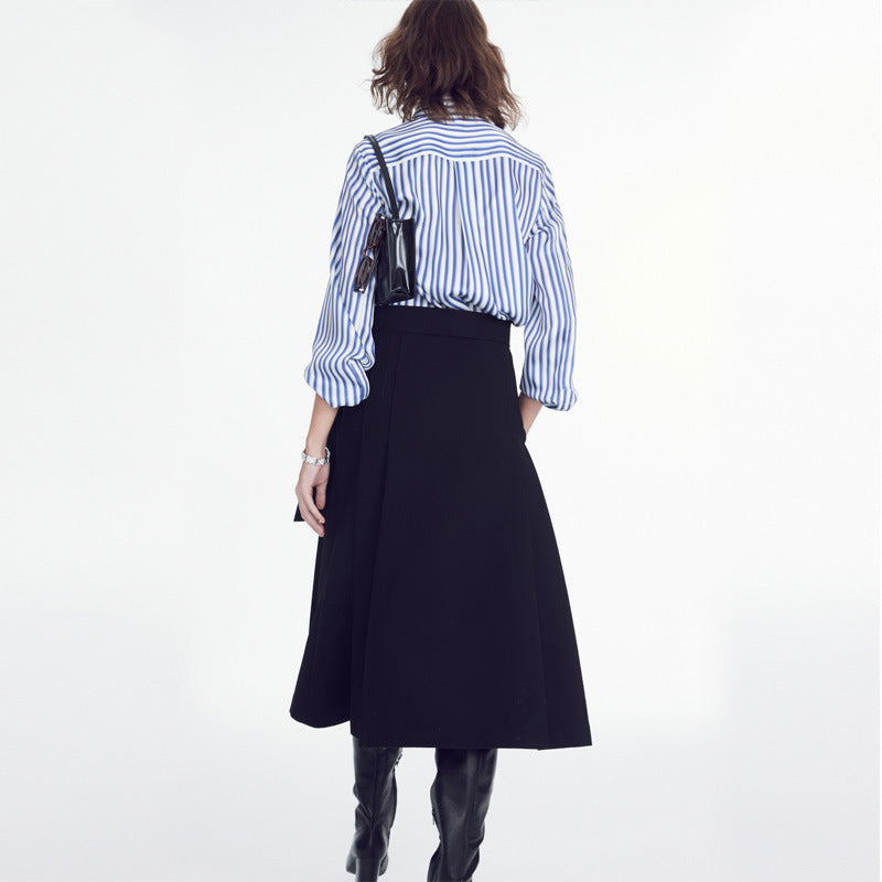 Blouse Élégante Femme avec Fines Rayures et Patte de Boutonnage à la Mode Chic & Stil