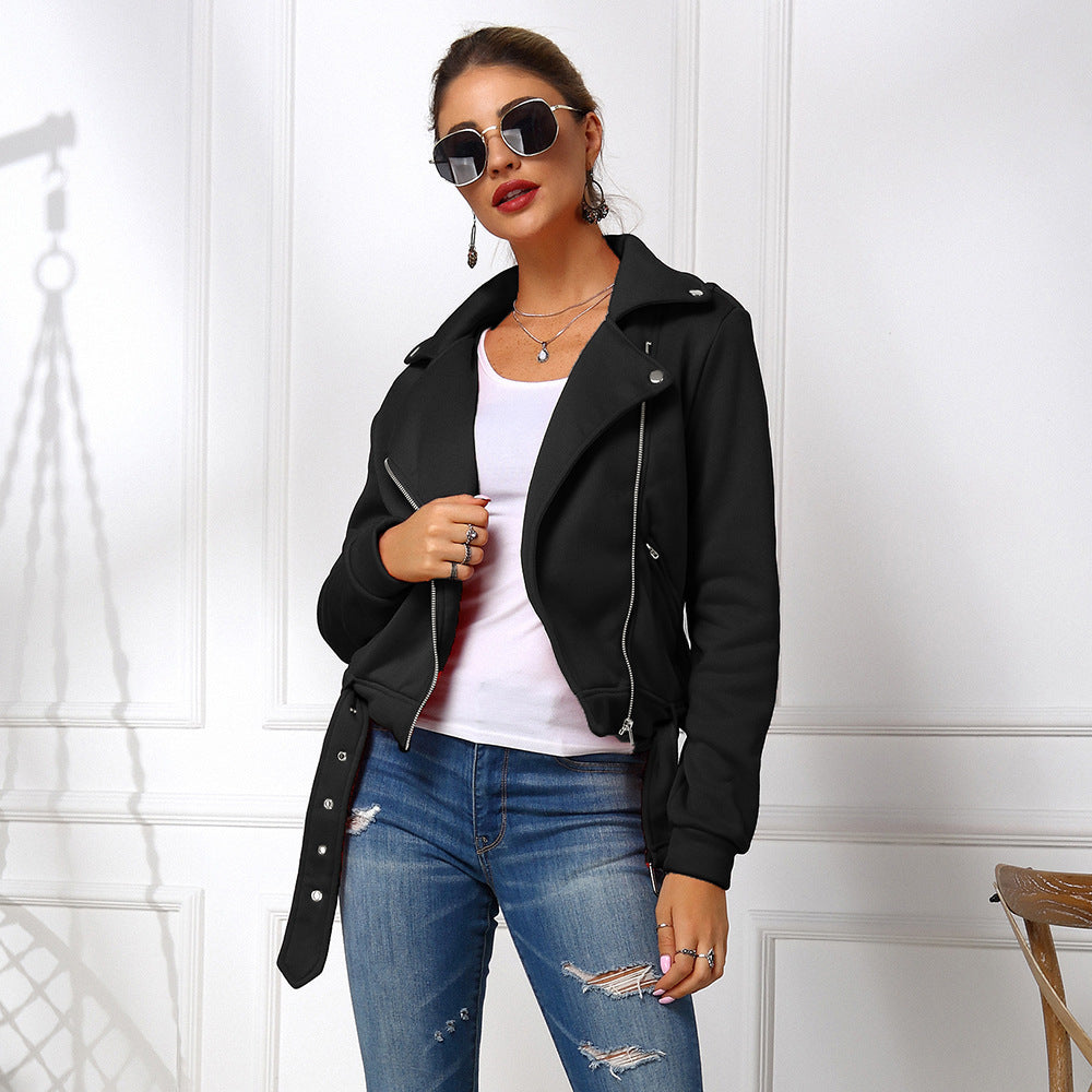Chic and bold leather jacket for ladies with zipper closure and practical pockets Lune London