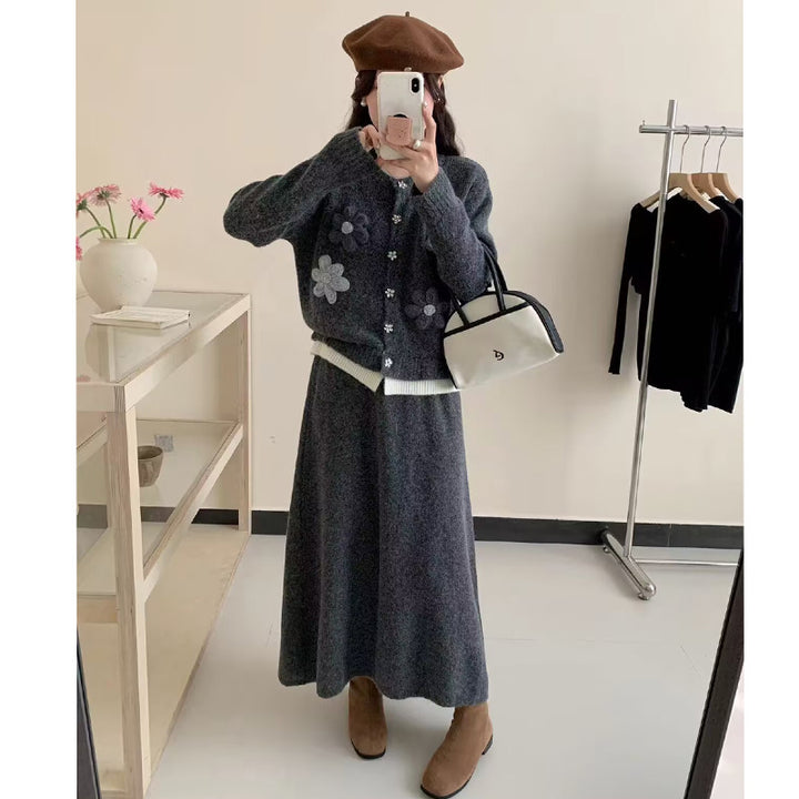 Cardigan pour femmes avec appliqués floraux et fermeture à boutons Chic & Stil