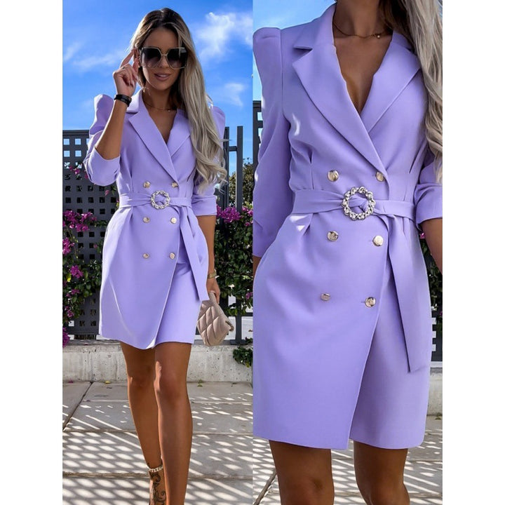 Robe blazer élégante pour femmes avec coupe cintrée et broche décorative Chic & Stil