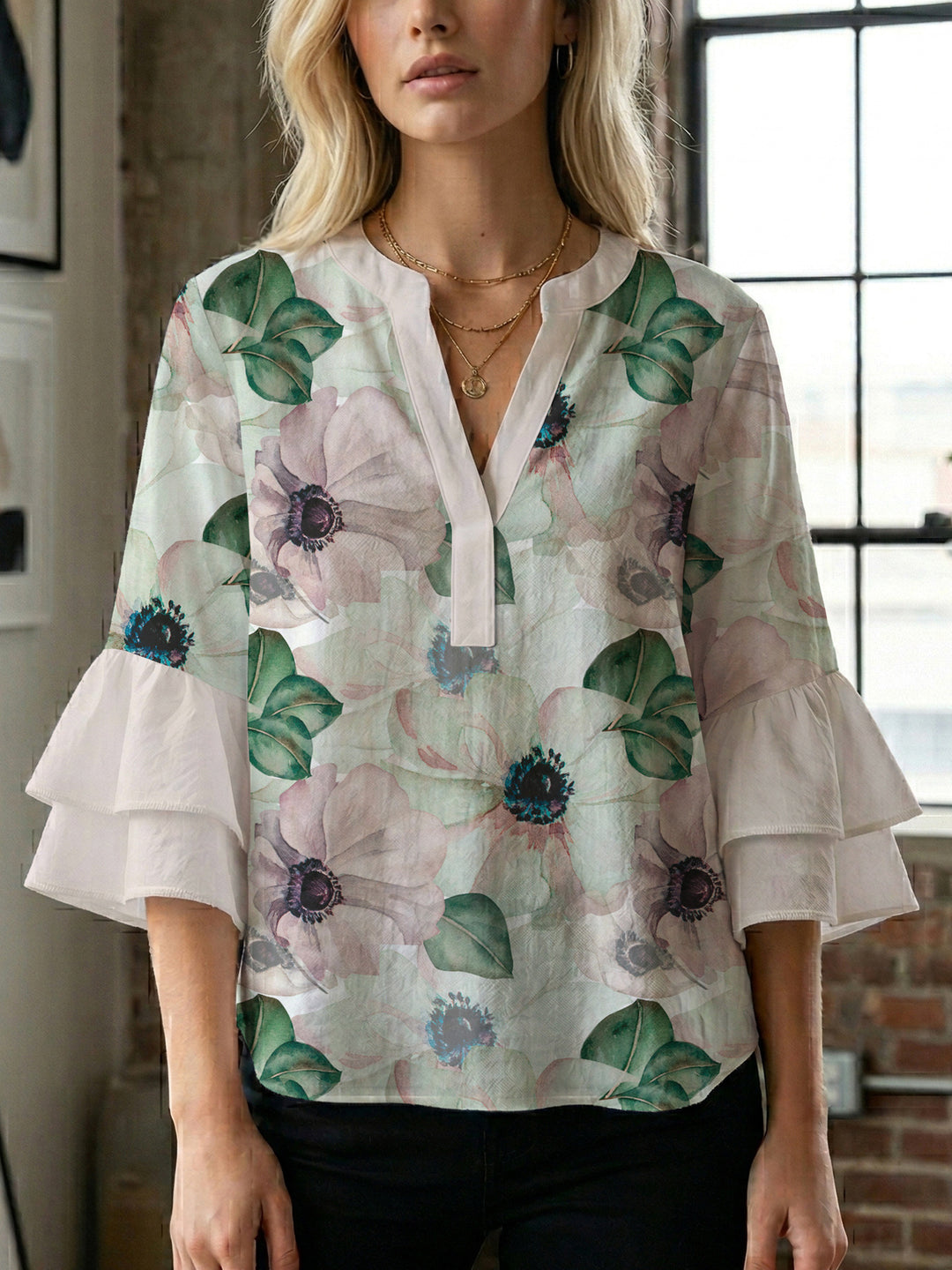 Women's blouse with voluminous sleeves and floral design Lune London