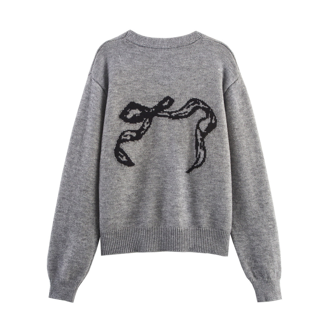 Ladies cozy knit pullover with an elegant V-neck and a decorative cut Lune London