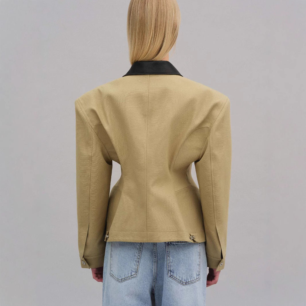 Trendy women's short jacket with contrasting collar Lune London